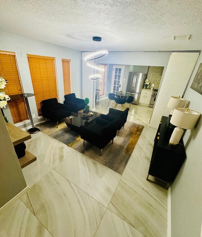 Foto del edificio - 8614 Canyon Pine Dr