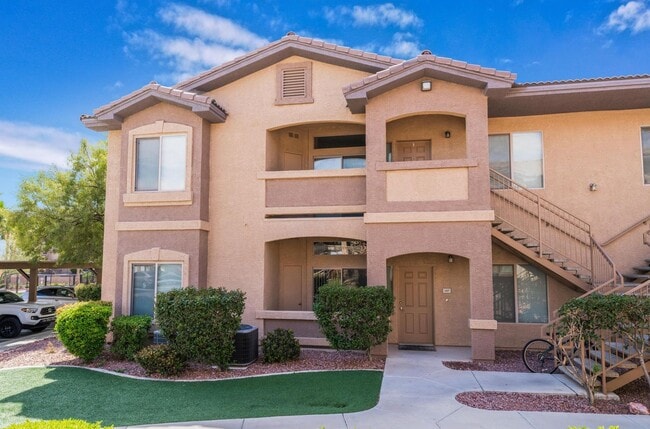 Foto del edificio - Upgraded condo in gated community