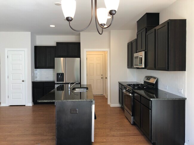 Foto del edificio - 8019 Windthorn Pl