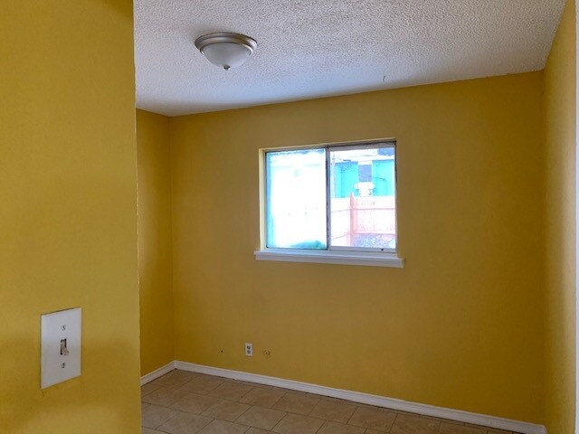 Building Photo - 4421 Sunrise Ave