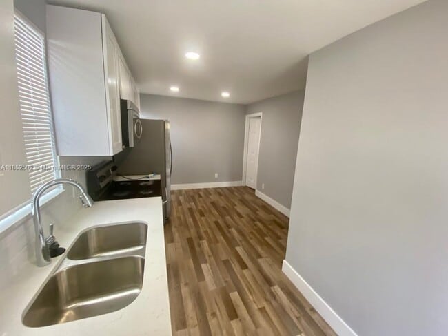 Foto del edificio - 345 NE 168th St