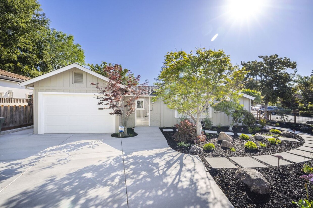 Primary Photo - Remodeled 2 Bed, 2 Bath Home in Midtown Pa...