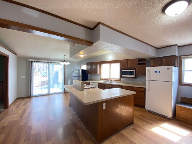 Foto del edificio - 610 6th Ave NW