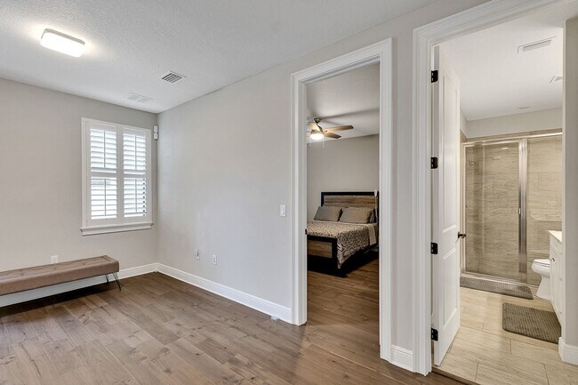 Foto del edificio - Plant High School district-South Tampa 3-story, 4 Bedroom Townhome Available Oct. 2, 2026 !