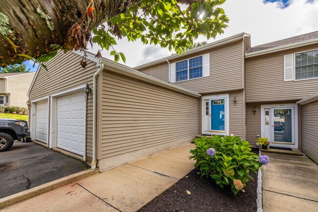 Building Photo - 803 Holly Hill Dr