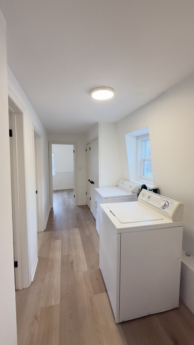 Photo du bâtiment - 137 Oakdale Ave