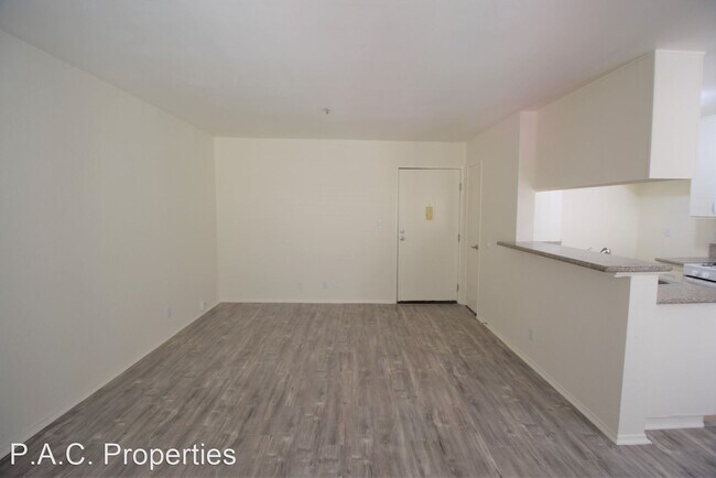 Building Photo - 1 br, 1 bath Apartment - 11505 Riverside D...