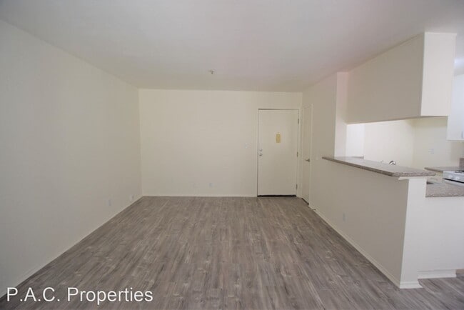 Foto del edificio - 1 br, 1 bath Apartment - 11505 Riverside D...