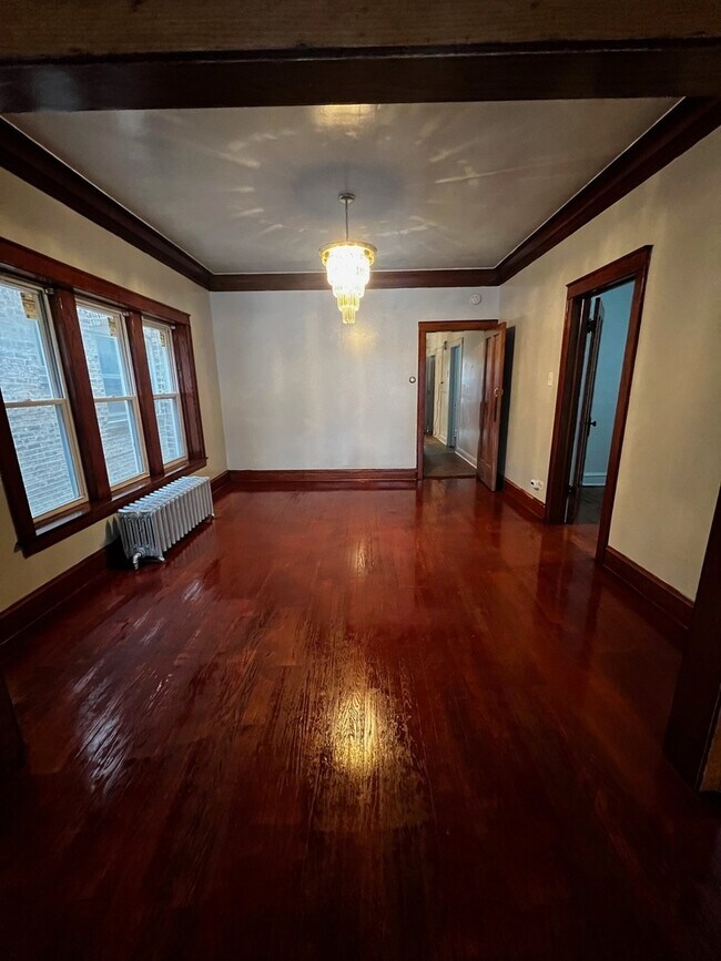 Building Photo - 2450 N Hamlin Ave