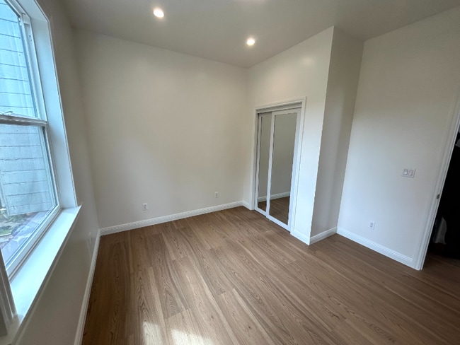 Building Photo - 129 Sagamore St