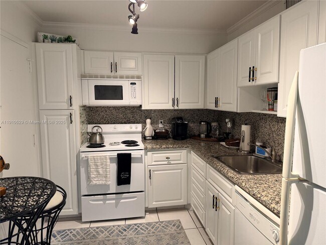 Foto del edificio - 1965 S Ocean Dr