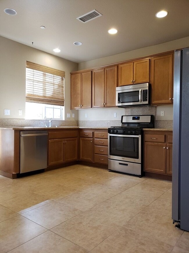 Building Photo - 3+2.5 Single Family Home at Riverpark