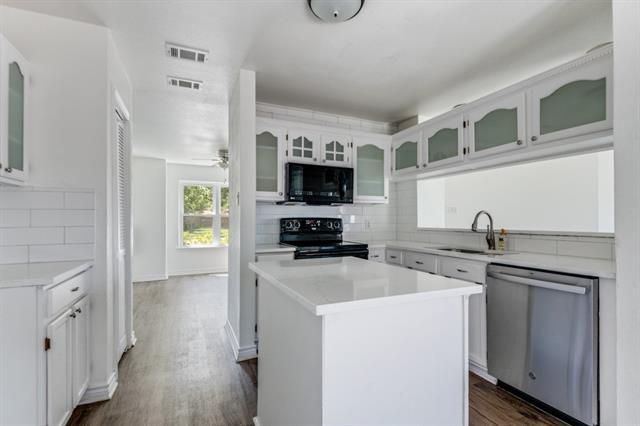 Foto del edificio - 8029 Rice Dr