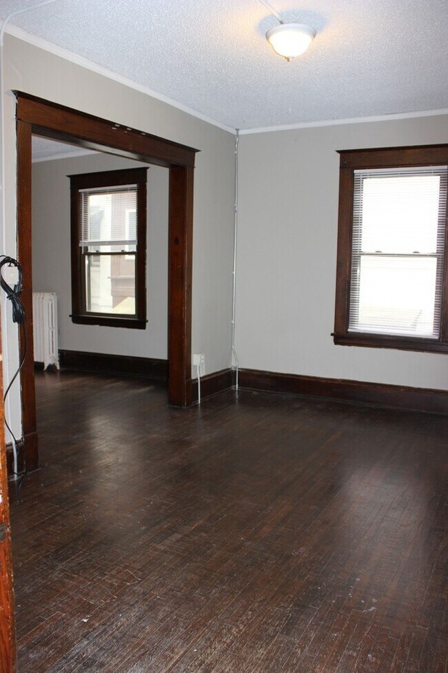 Foto del edificio - Upper Level Como Duplex, Laundry, Parking,...