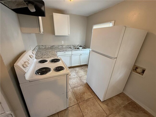 Building Photo - 4910 Rainbow Cir