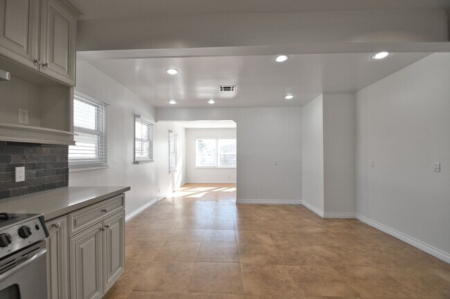 Foto del edificio - 2 Bed 2 Bath Home For Lease