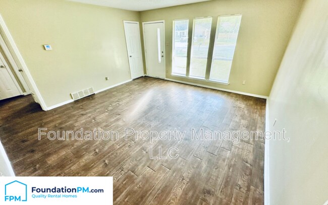 Foto del edificio - 3899 Walsingham Dr