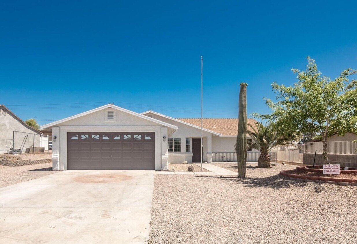 Foto principal - 3 Bedroom, 2.5 Bath, 2 Car Garage Home