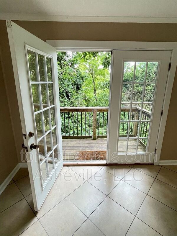 Building Photo - 84 Toms Park Cir