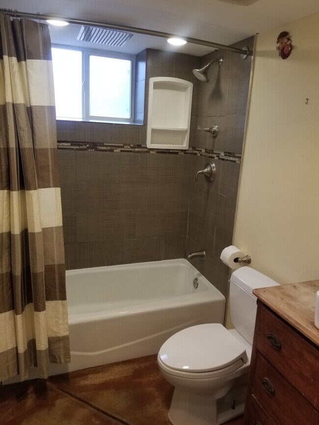 Bathroom w Rain Shower head - 3210 N. Vine St Townhome