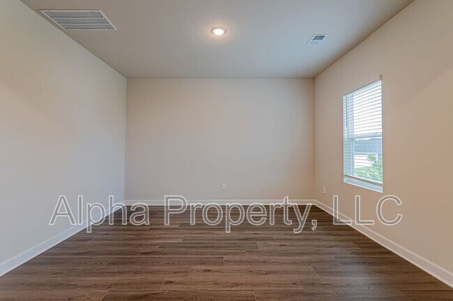 Building Photo - 640 Orsman Trl