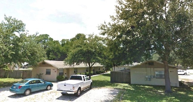 Building Photo - Port Orange 7-Plex
