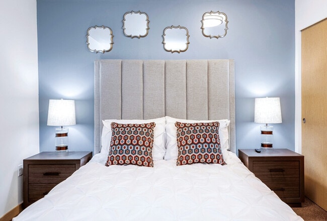 Foto del edificio - 1801 S McClellan St