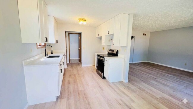 Building Photo - 431 S Village Ct