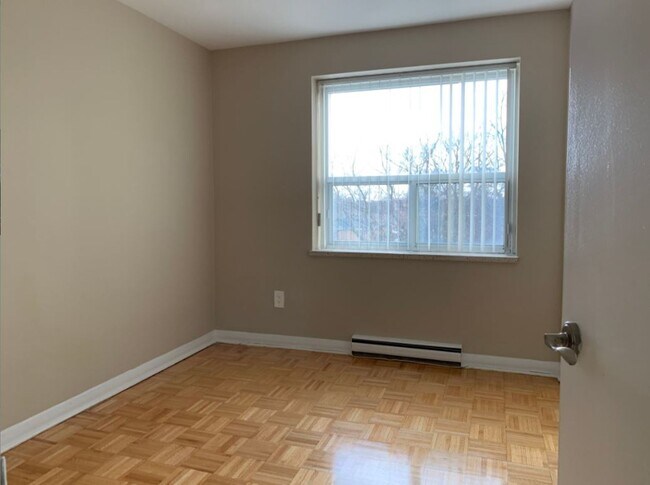 Building Photo - 365 Eglinton Ave E