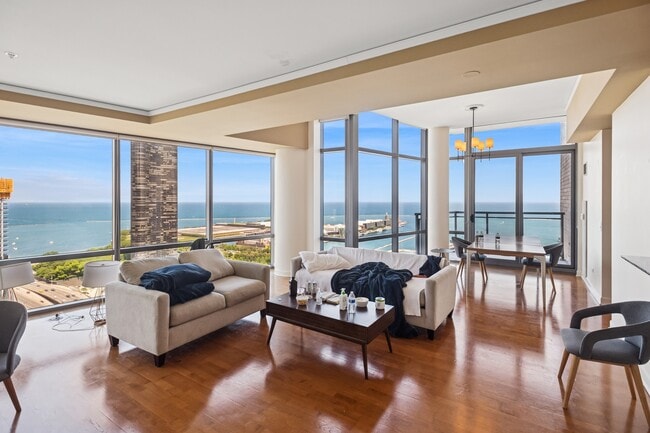 Foto del edificio - 450 E Waterside Dr