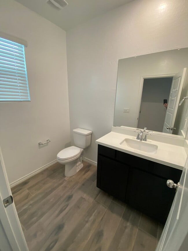 Foto del edificio - Beautiful 4 bed/3.5 bath home located in N...