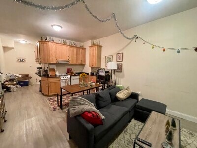 Building Photo - 19 Aberdeen St