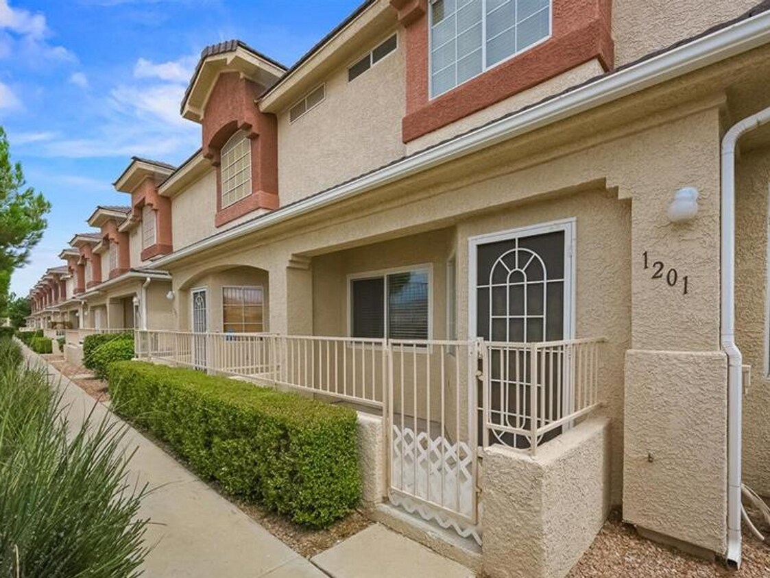 Foto principal - 3BDRM Townhome in Durango Trails community
