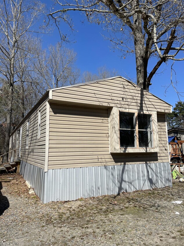 Primary Photo - 220 Bawcom St
