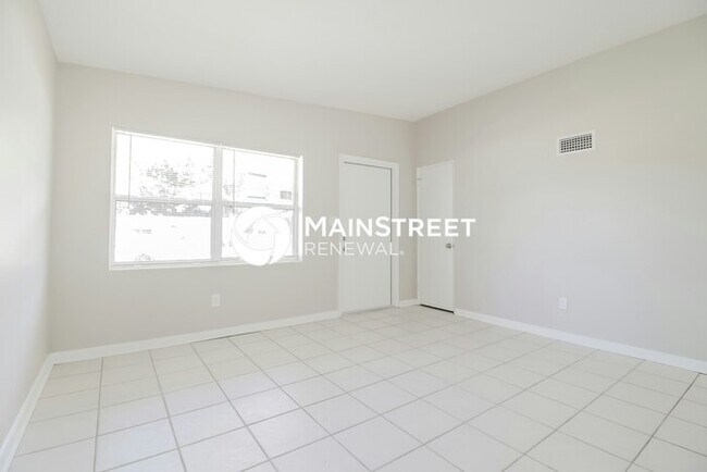 Building Photo - 4 Bedroom Pet-Friendly Home in Titusville, FL with Main Street Renewal