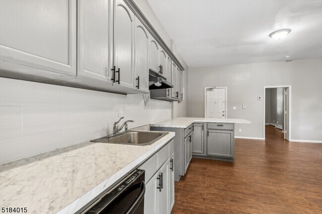 Foto del edificio - 169 Mt Prospect Ave