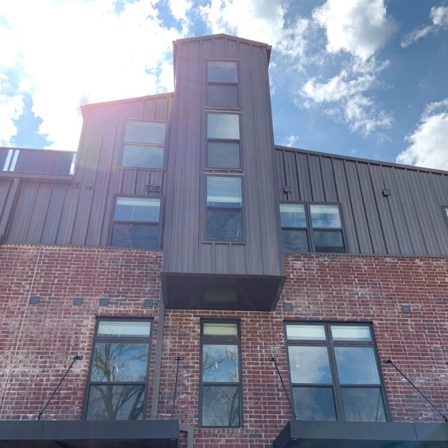 517 SW B St Unit 101, Bentonville, AR 72712 Condo for Rent in