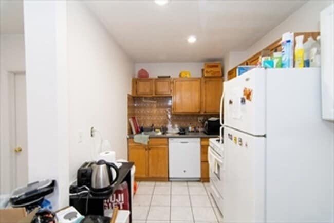 Building Photo - 4 Bed/1 bath - Boston University Dream Location