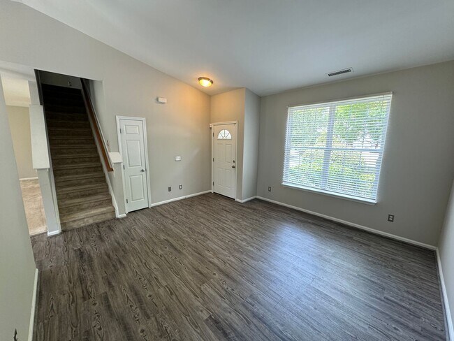 Foto del edificio - Stunning 3BR/2.5BA w/ Upgrades & Pool Access