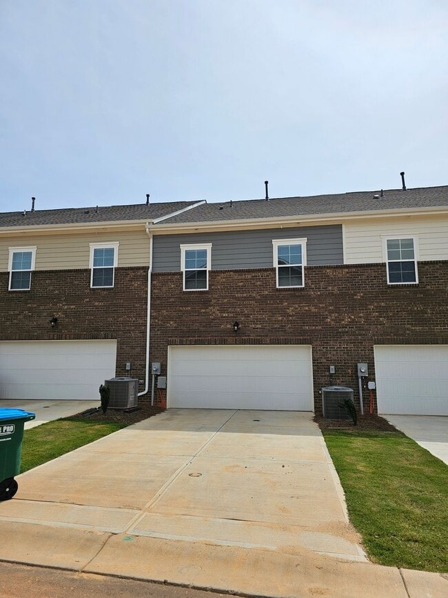 Foto del edificio - Like New Townhome in Mint Hill