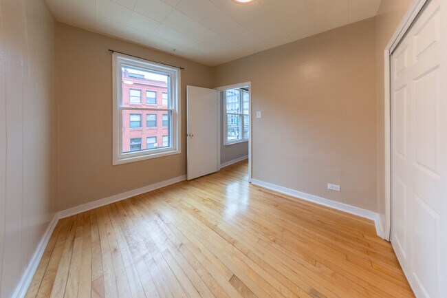 Building Photo - 2402 N Surrey Ct