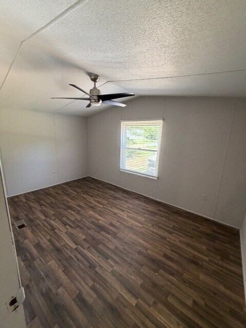 Building Photo - 1014 Pin Oak Ln