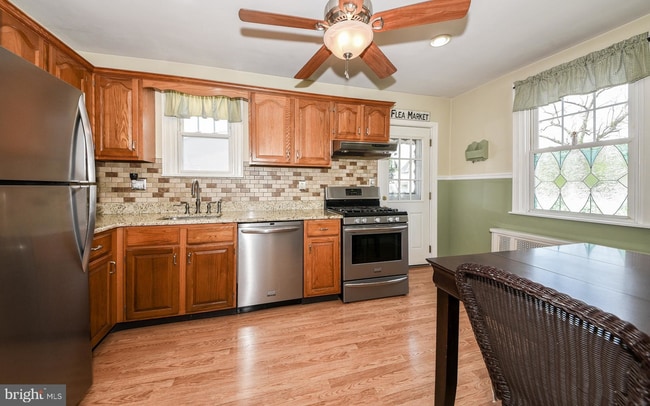 Come en la cocina - 17 Elm Ave