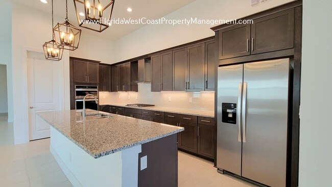 Building Photo - IMPRESSIVE ISLES AT LAKEWOOD RANCH HOME! 2...