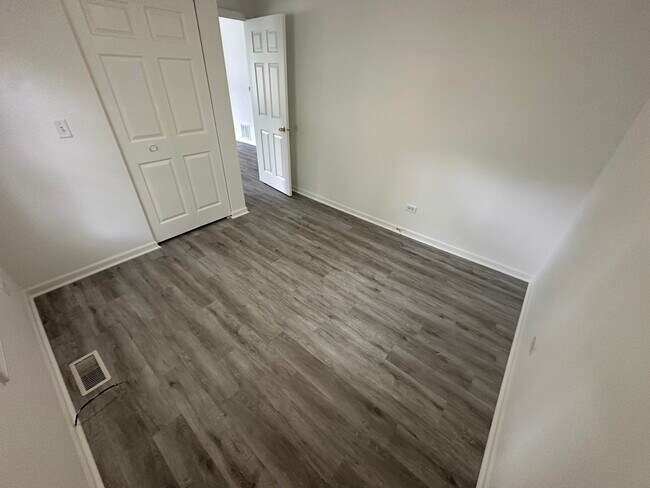 Building Photo - 22570 W Ridge Dr