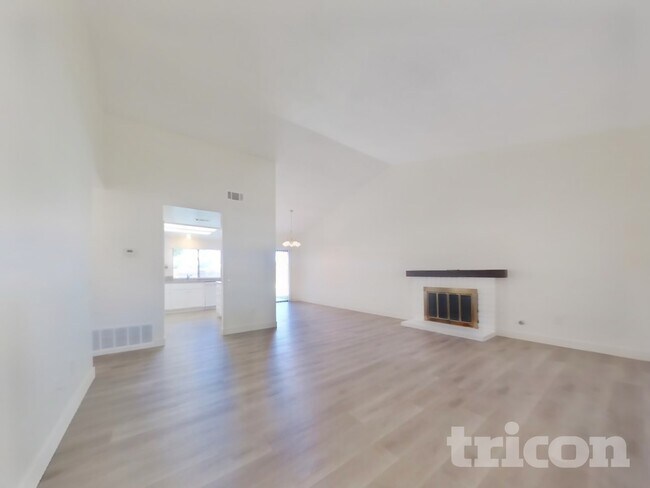 Foto del edificio - 25854 Harriet Ave
