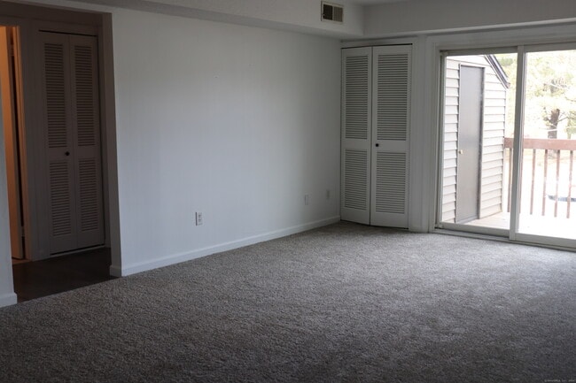 Building Photo - 1406 Twin Circle Dr