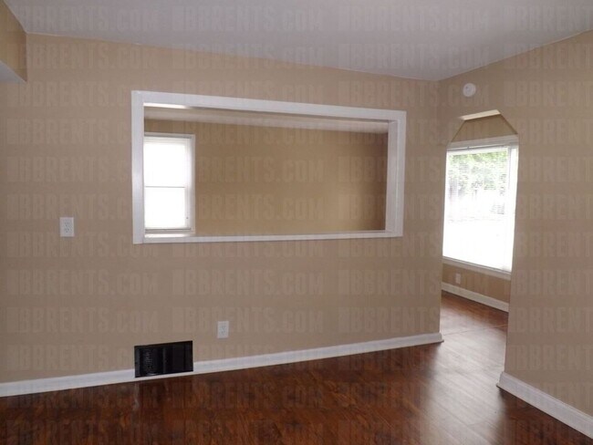 Building Photo - 1145 Chase Ave
