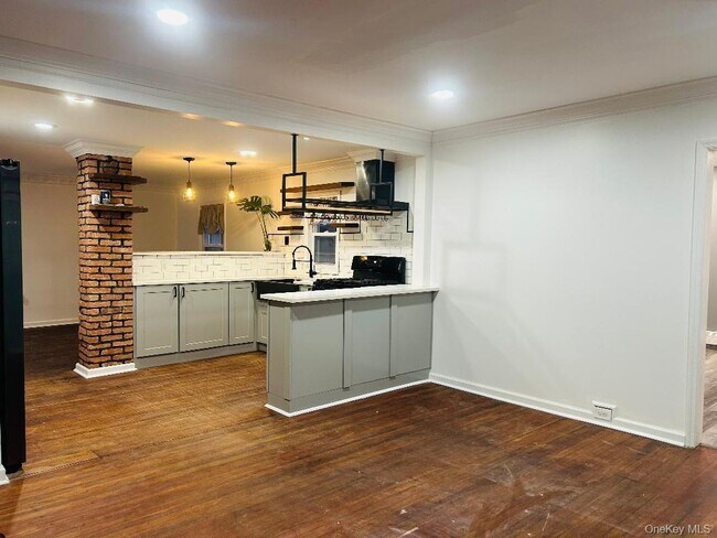 Building Photo - 67 Schneider Ave