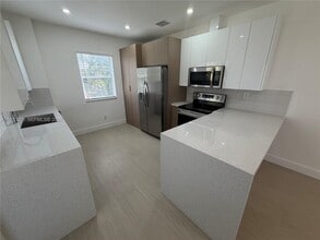 Building Photo - 1045 SW 8th Ave